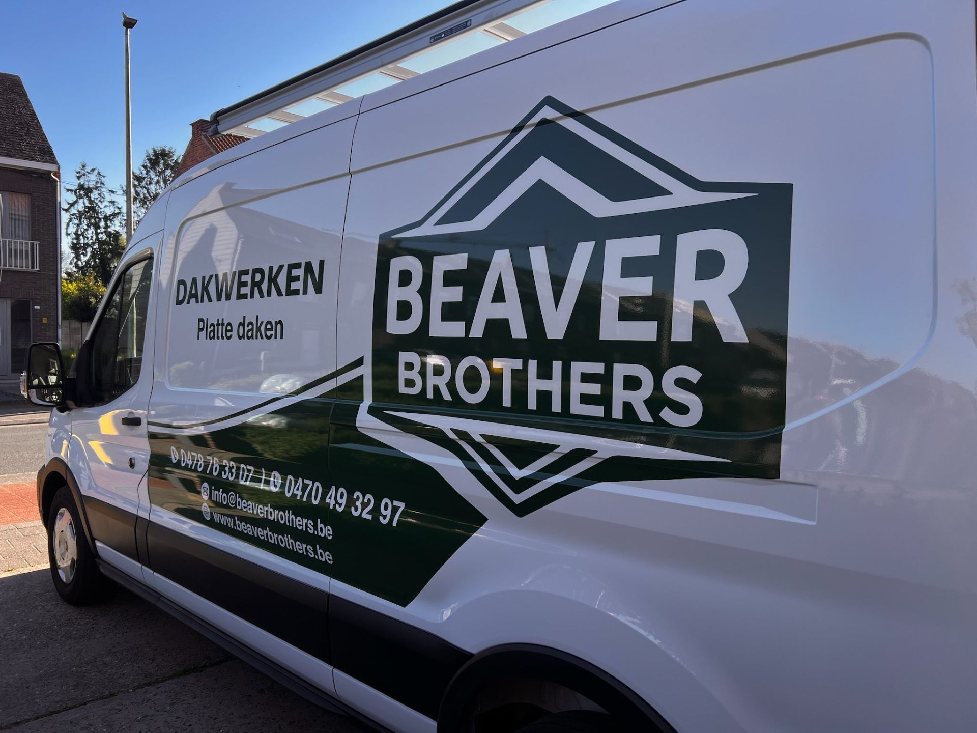Beaver Brothers logo op werkbus